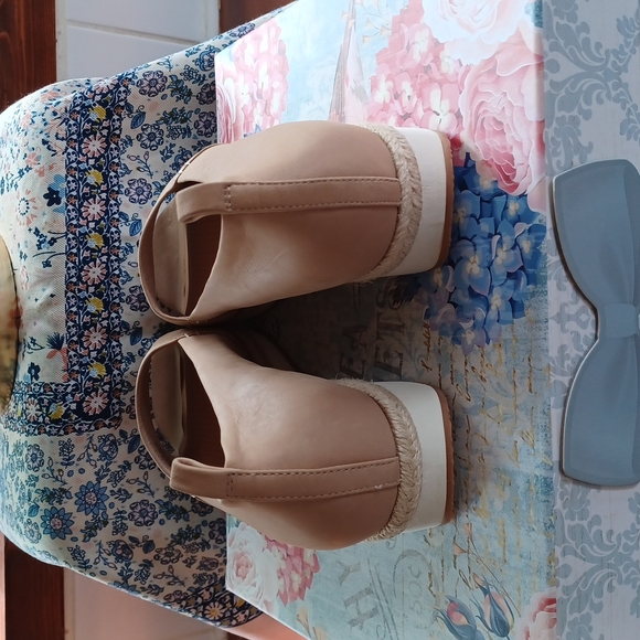 NWOB WOMENS LEATHER SHOES - Picture 6 of 6